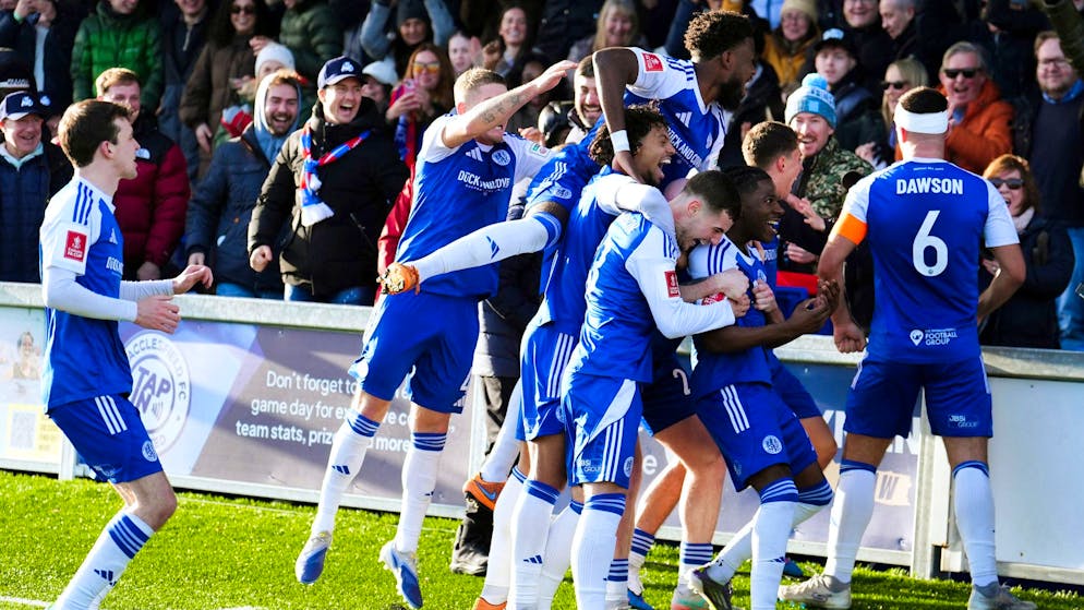 Sensation im FA Cup. Titelverteidiger Crystal Palace scheitert an Sechstligisten – ManCity schiesst 10 Tore