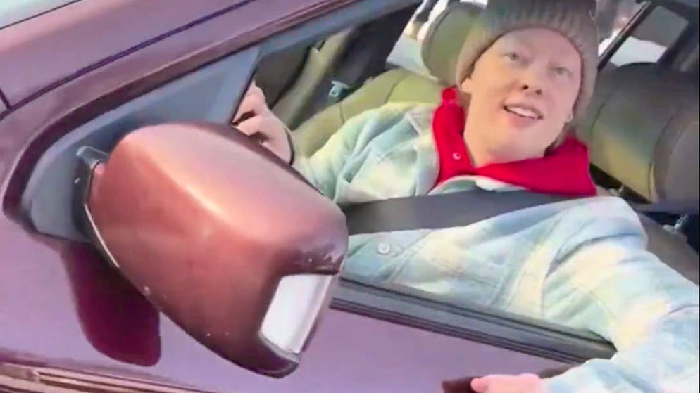 Spuntano nuovi video. «Non ce l'ho con te»: questa l'ultima frase pronunciata dalla donna uccisa a Minneapolis