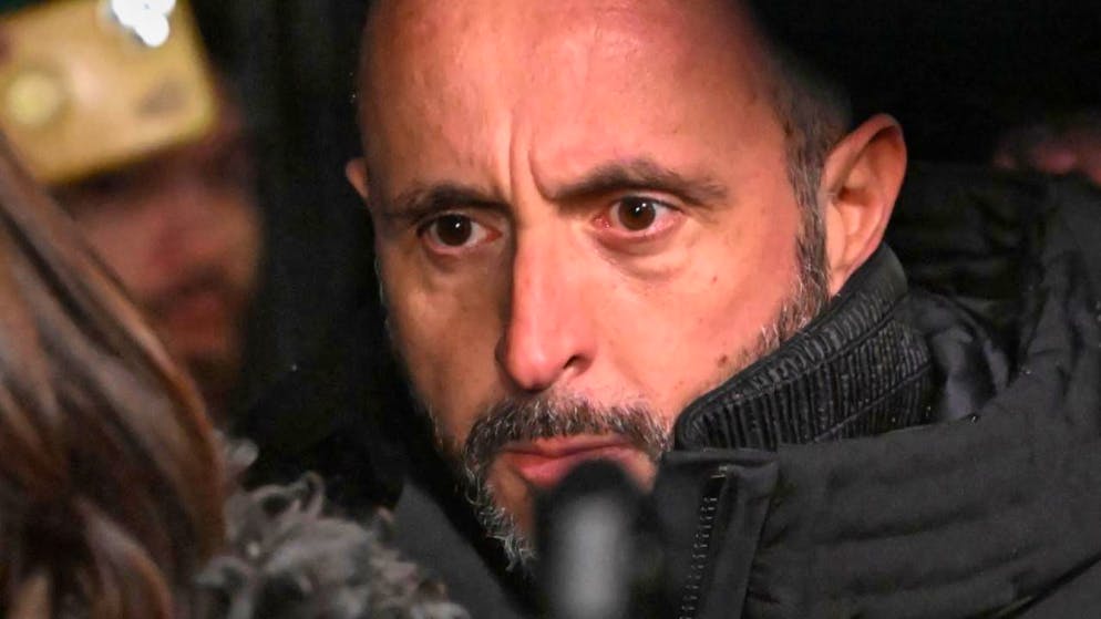 Il proprietario del Constellation, Jacques Moretti, è stato rilasciato su cauzione.