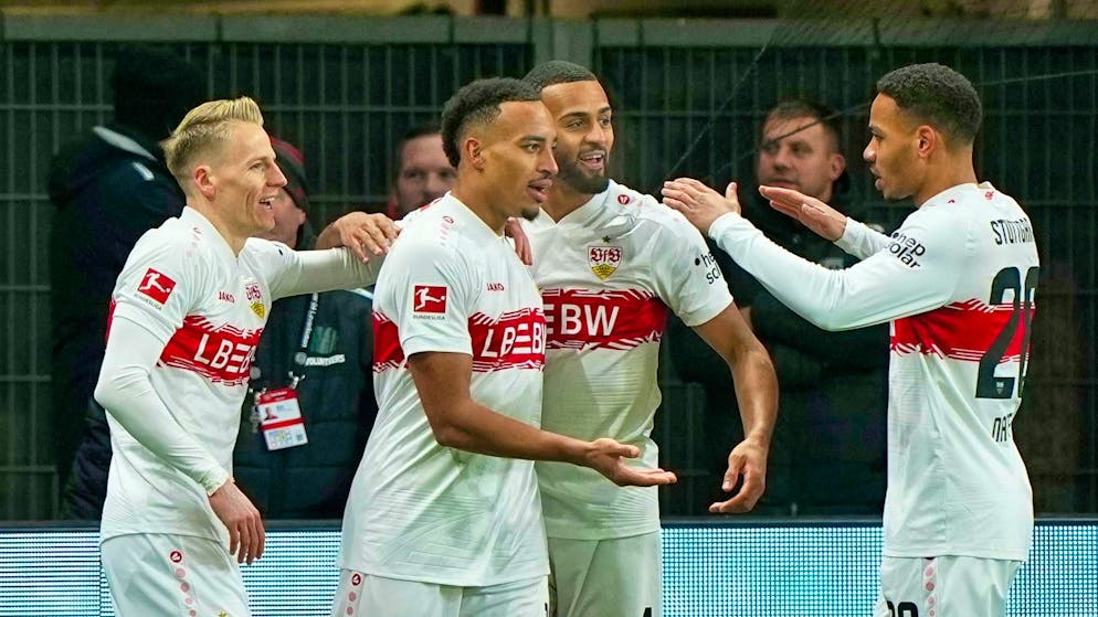 Stuttgart celebrate a 4:1 victory in Leverkusen.