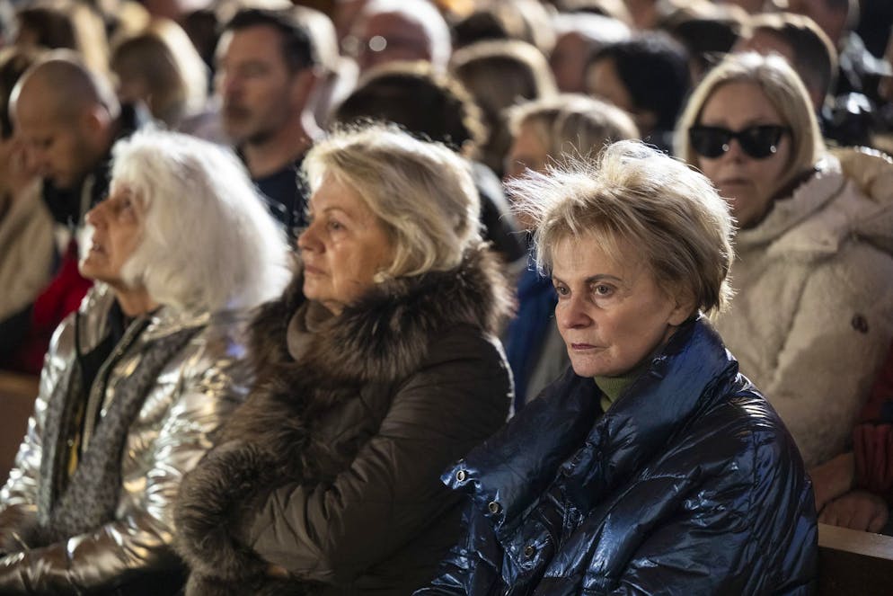 L'ancienne conseillère fédérale possède avec ses soeurs un chalet sur la commune de Crans-Montana, et s'y trouvait lorsque l'incendie s'est déclaré dans le bar Le Constellation.