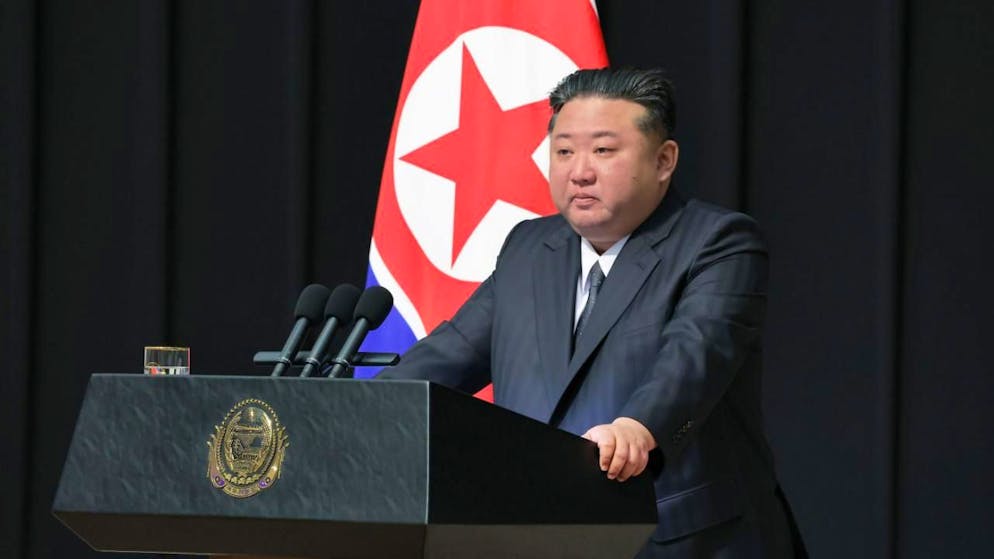 HANDOUT - Der nordkoreanische Machthaber Kim Jong Un (Archivbild). Foto: -/kcna/dpa - ACHTUNG: Nur zur redaktionellen Verwendung und nur mit vollständiger Nennung des vorstehenden Credits