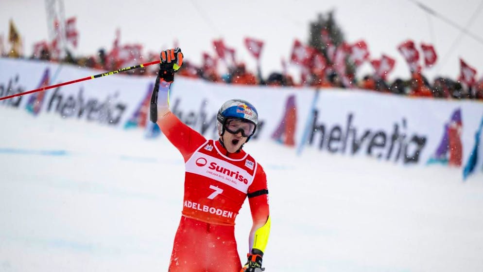Die Pose des Triumphators: Marco Odermatt ist auf bestem Weg zum fünften Sieg in Adelboden