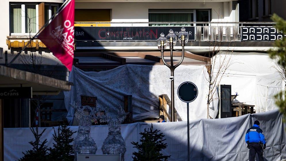 Tragedia di Crans-Montana. Il proprietario del Constellation conferma: la porta di servizio al piano terra era chiusa