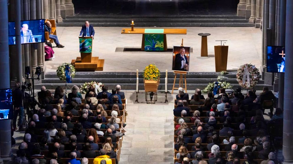 Oggi a Losanna l'ultimo saluto a Daniel Brélaz, soprannominato "il gigante verde".