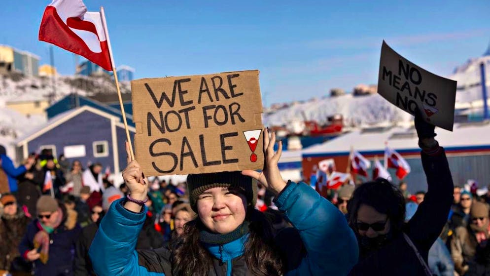 ARCHIVE - People take part in a march that ends in front of the US consulate under the slogan "Greenland belongs to the Greenlandic people". A placard reads "We are not for sale!"...Months ago, people in Greenland protested against US plans for the island. (to dpa: "Greenland's party leaders: We don't want to be Americans") Photo: Christian Klindt Soelbeck/Ritzau Scanpix Foto/AP/dpa - ATTENTION: For editorial use only and only with full attribution of the above credit