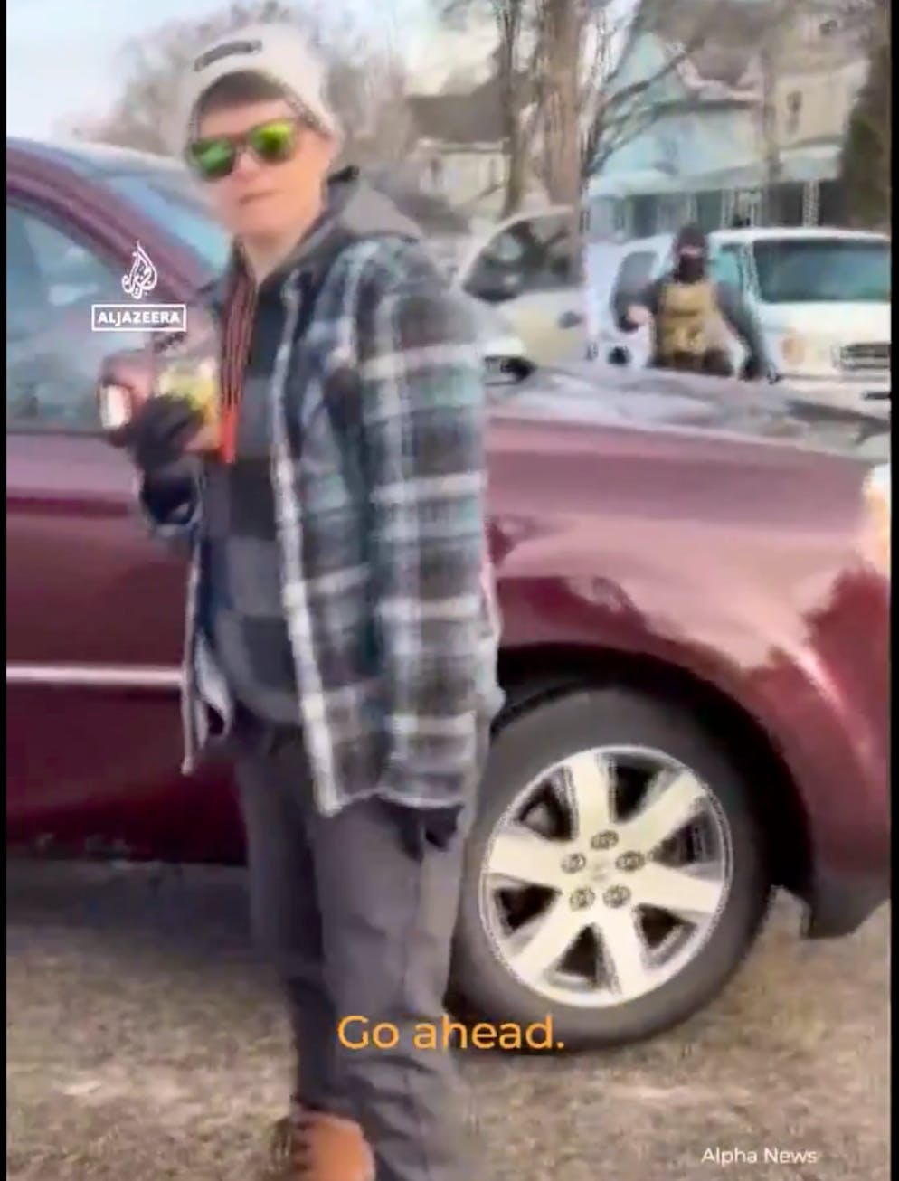 «Get out of he f****** car»: Rechts hinter Goods Ehefrau erscheinen zwei ICE-Agenten – dann fallen die Schüsse.