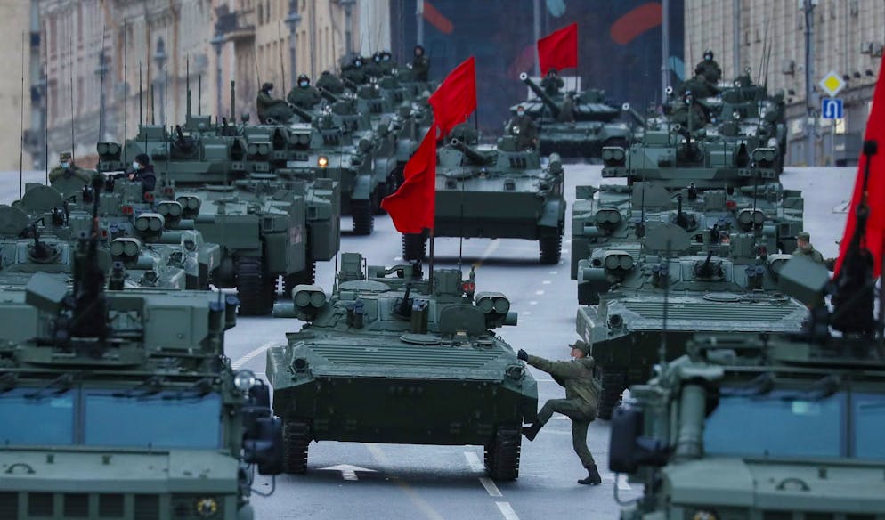 Russisches Kriegswerkzeug bei der Übung vor einer Parade in Moskau.