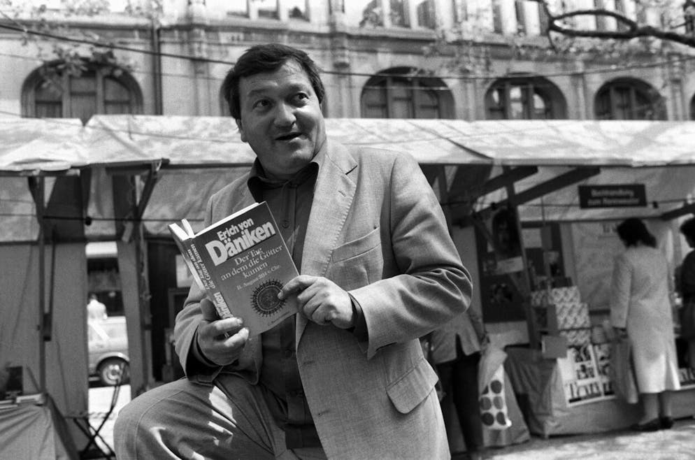 Author Erich von Däniken dies. Erich von Däniken is dead - the Swiss author and publicist died on Saturday at the age of 90. A representative announced the news and von Däniken's daughter confirmed the death to the Keystone-SDA news agency. The photo was taken in 1984.