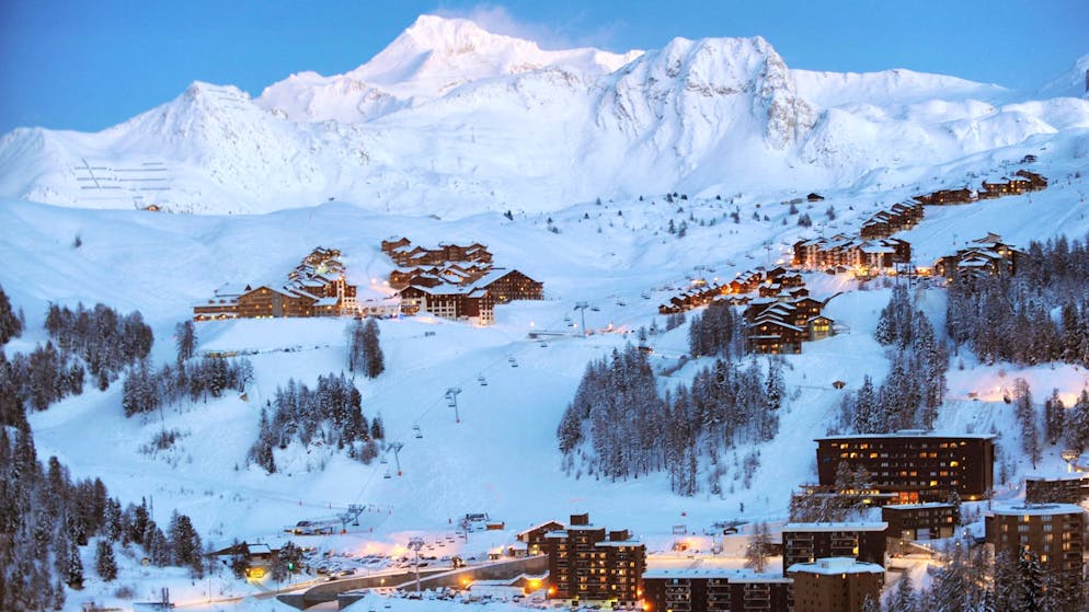 Weather ticker. Avalanches in the French Alps - three skiers die
