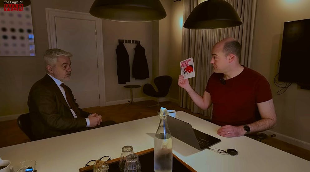 Carlo Masala (a sinistra) avanza teorie interessanti in un'intervista con Anders Puck Nielsen.