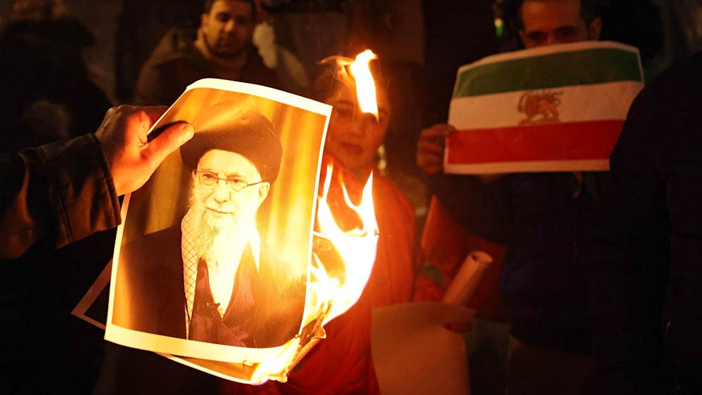 Si alza la tensione. Bagno di sangue in Iran nel 16mo giorno di proteste. Trump valuta l'attacco