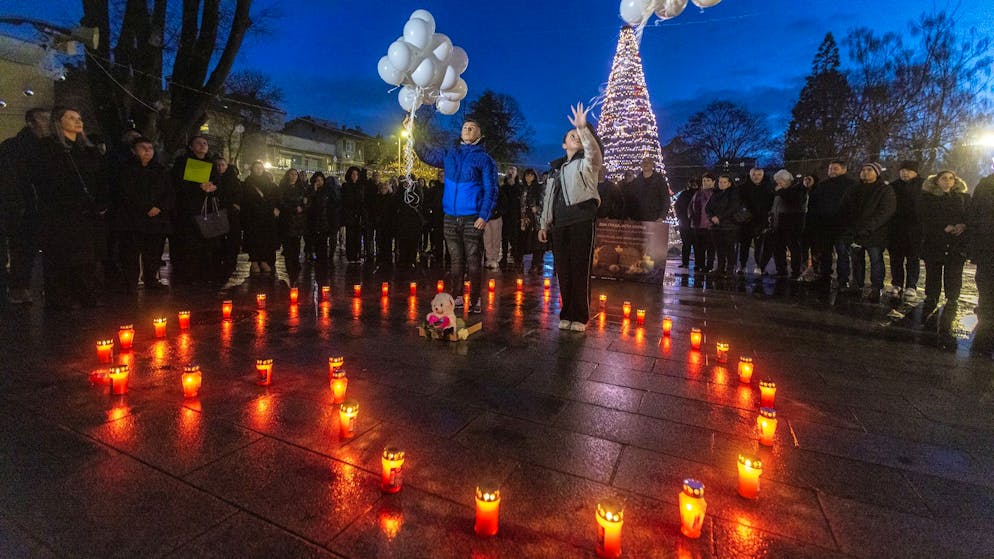Una trappola mortale. Tragedia a Crans-Montana: 34 corpi trovati ai piedi della scala, 80 feriti ancora in ospedale
