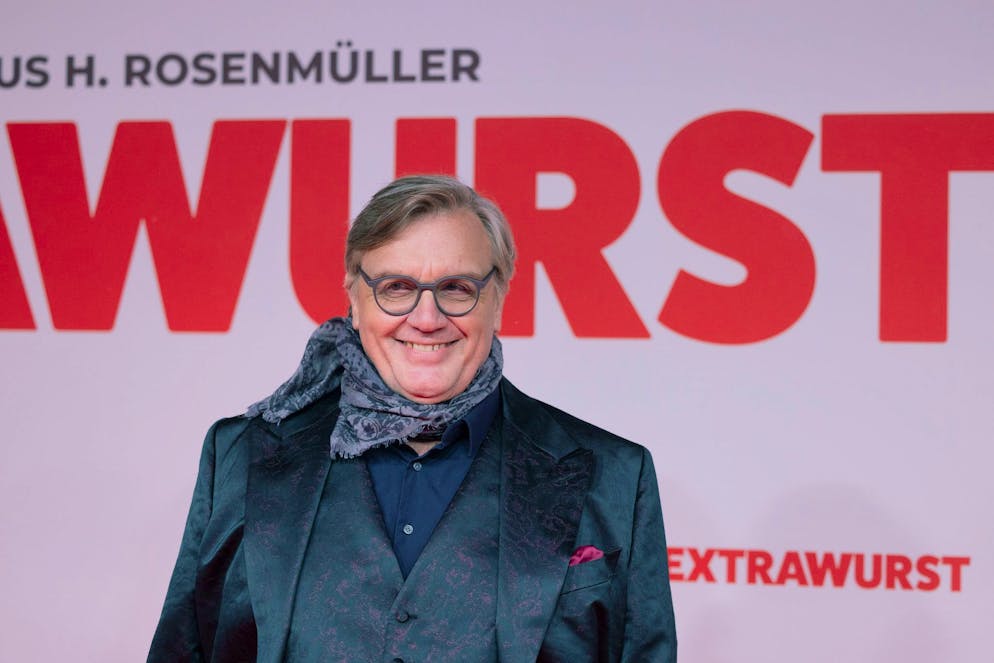 Hape Kerkeling: Alle wollen «noch mehr» recht haben. Hape Kerkeling spielt in der Gesellschaftssatire «Extrawurst» den Vorsitzenden eines Tennisclubs (Archivbild).