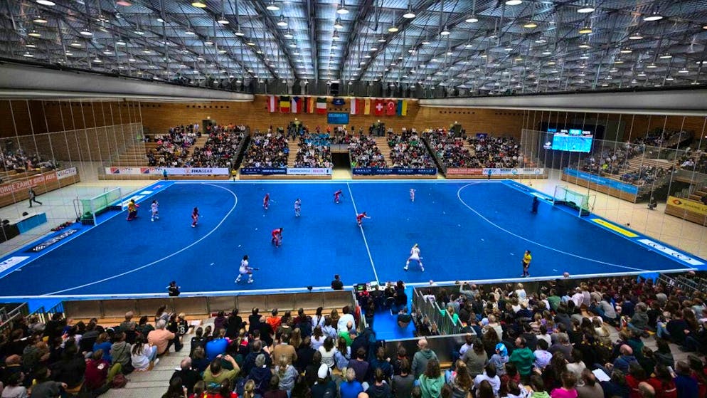 Indoor field hockey is more popular in our neighboring countries than in Switzerland