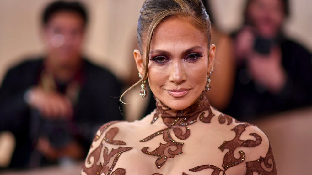 Der Check bei den Golden Globes. Jennifer Lopez greift beim Outfit völlig daneben