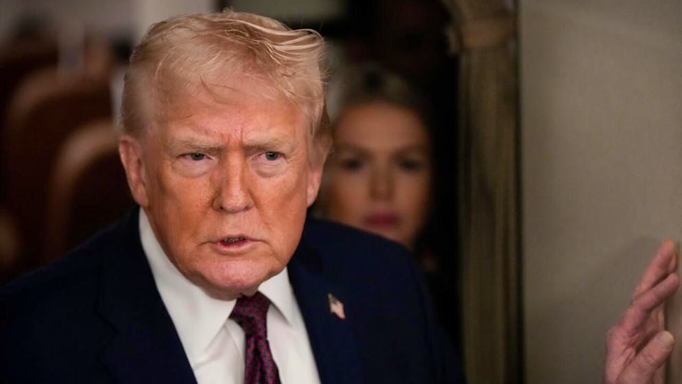 Donald Trump promet 25% de droits de douane à quiconque commercera avec l'Iran.