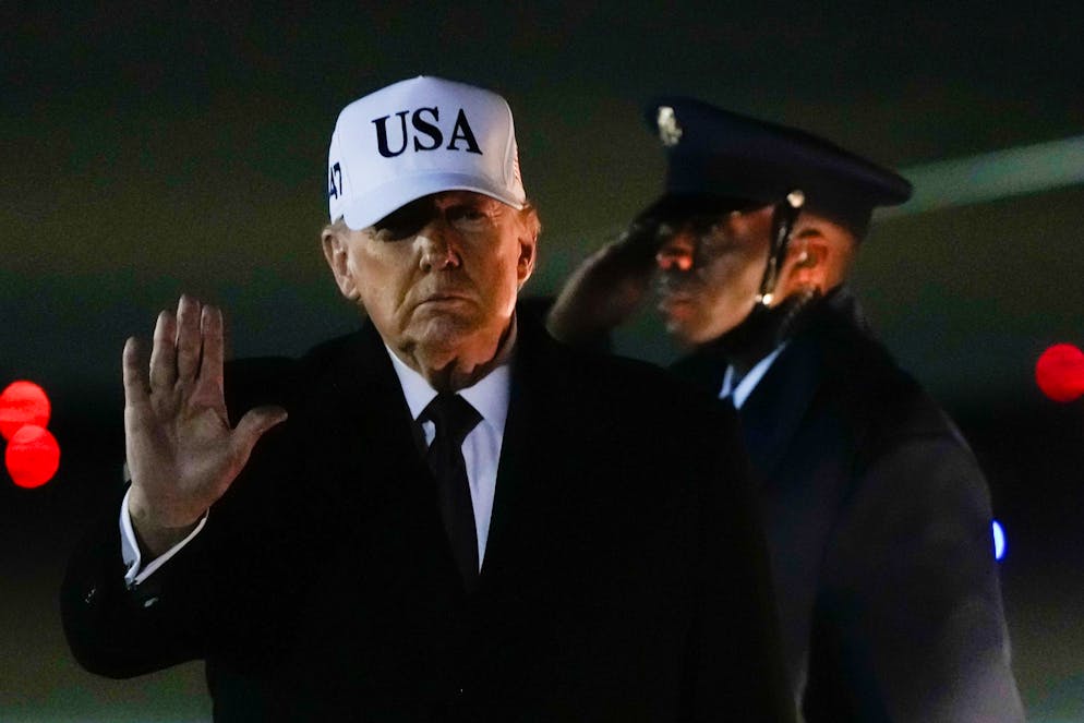 «Conclure un accord c'est le plus facile mais d'une manière ou d'une autre nous allons avoir le Groenland», a dit le président américain à bord d'Air Force One.