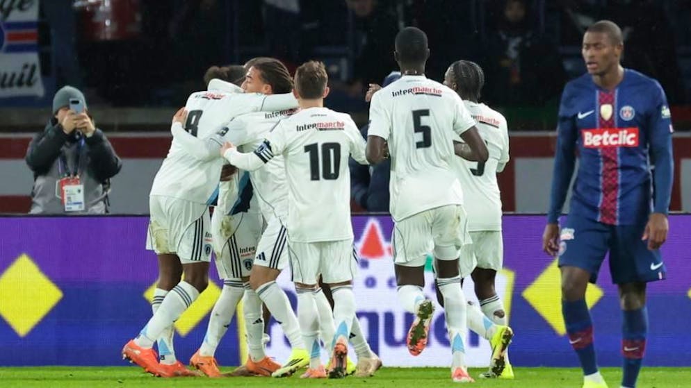 Defending champions surprisingly out. Paris Saint-Germain lose to Paris FC in the Cup