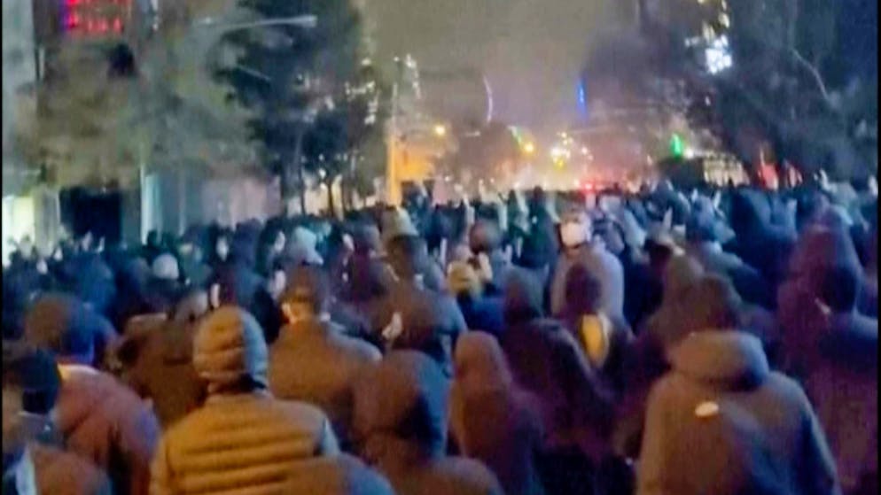 Iran: Kein Ende der Proteste in Sicht – Sorge vor Ausweitung - Gallery. Die iranische Führung versucht, die landesweiten Proteste herunterzuspielen.