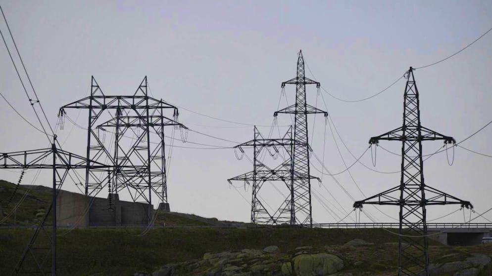 The Association of Swiss Electricity Companies is calling for more winter production from renewable energies, grid expansion and an electricity agreement. (archive image)