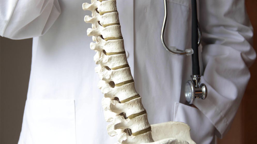 Implant scandal surrounding Bernese star surgeon. First the victim speaks of a 