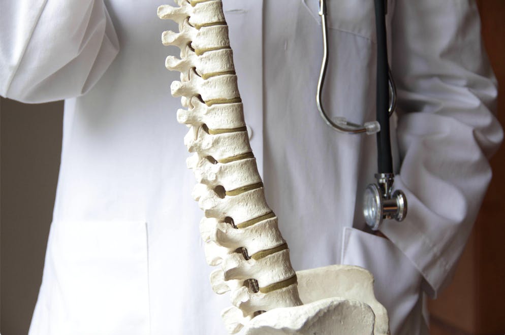 Der beschuldigte Berner Arzt behandelte Patienten mit Rückenproblemen.