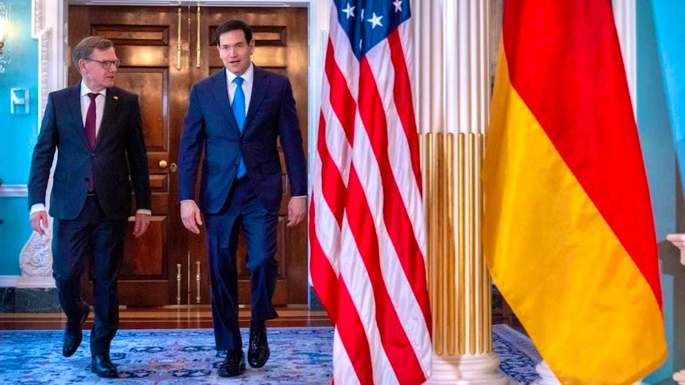 US President Donald Trump has repeatedly made it clear that he wants the huge ice island of Greenland for the USA. After talks with his US counterpart Marco Rubio (right), German Foreign Minister Johann Wadephul (left) is banking on a solution within NATO.