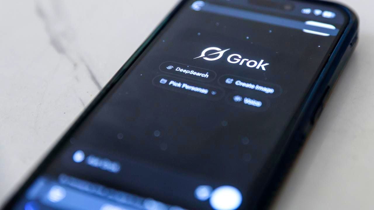 Social media. London against Musk's AI Grok: authority launches investigation