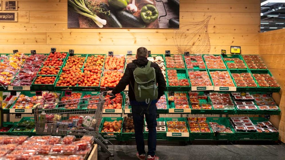 In der Schweiz hat sich die Stimmung unter Konsumentinnen und Konsumenten zum Jahresende hin weiter leicht aufgehellt. Mit ein Grund dafür, dürfte der mit den USA erzielte Zolldeal gewesen sein.(Symbolbild)