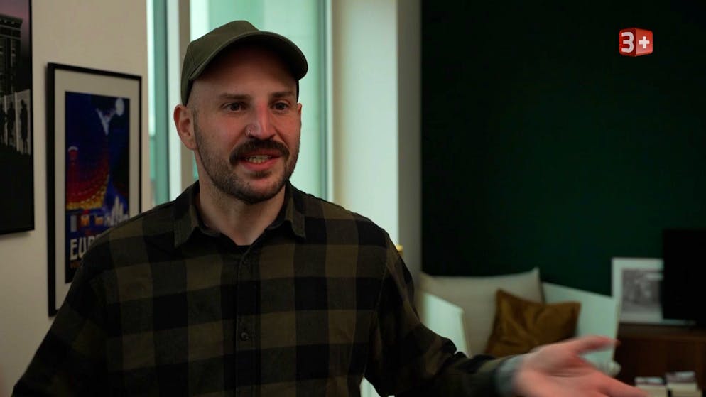 «Adieu Heimat» 2026: Die erste Folge. Der Bündner Sandro will in Berlin als Stand-up-Comedian durchstarten. 