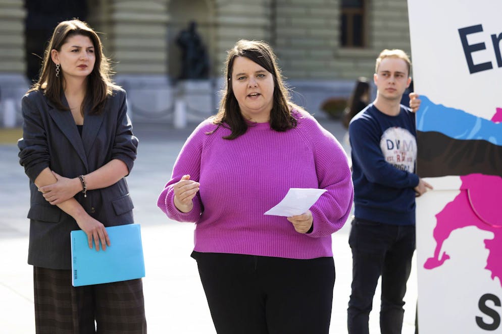 Lea Blattner (Mitte), Co-Praesidentin Junge EVP, tritt zurück.