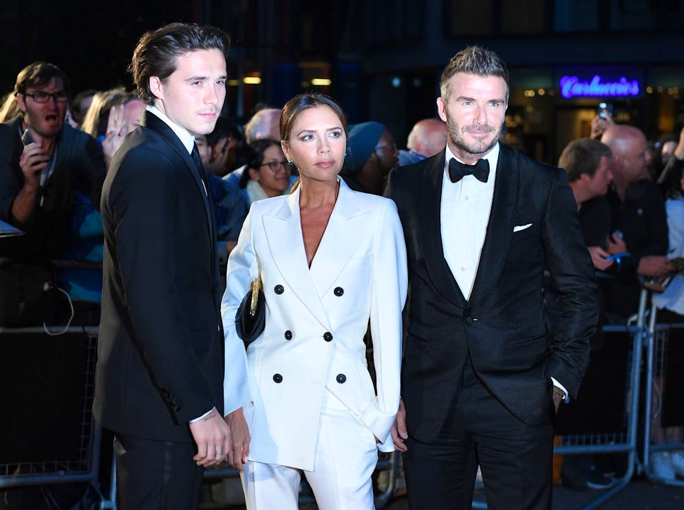 Brooklyn Beckham con i genitori Victoria e David Beckham in una foto del 2019.