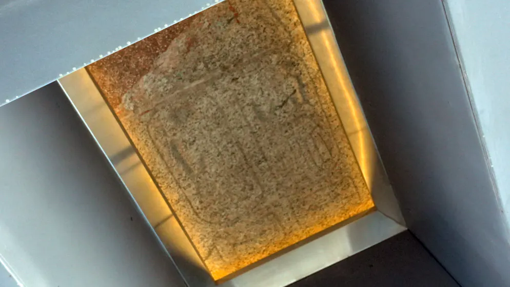 Die Unterseite des hängenden Obelisken mit den Kartuschen von Ramses II.
