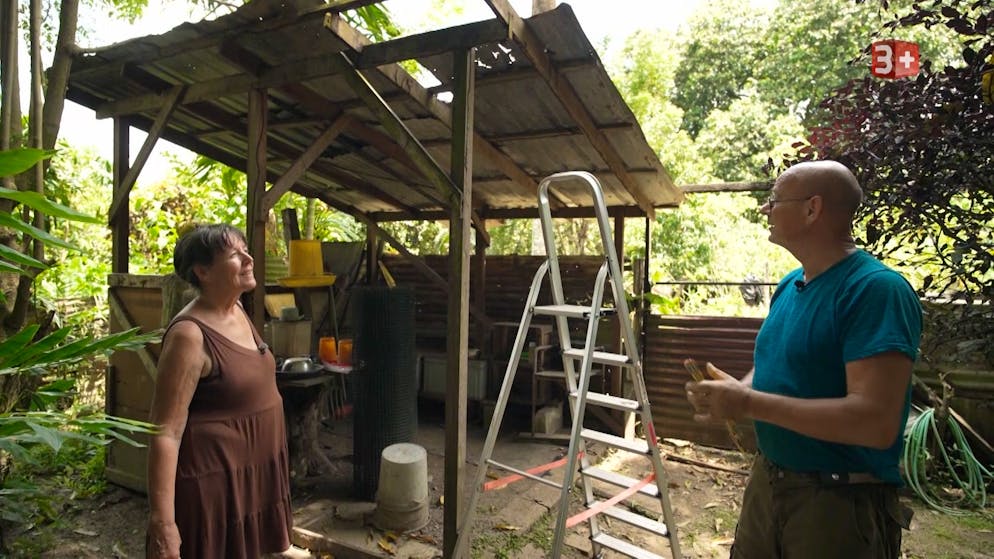 «Adieu Heimat» 2026: Die erste Folge. Die Selbstversorgerin und der ehemalige Hausabwart wollen eine Kakaoplantage bewirtschaften. Denn Schweizer Schoggi kennt man auf der ganzen Welt und ist beliebt.