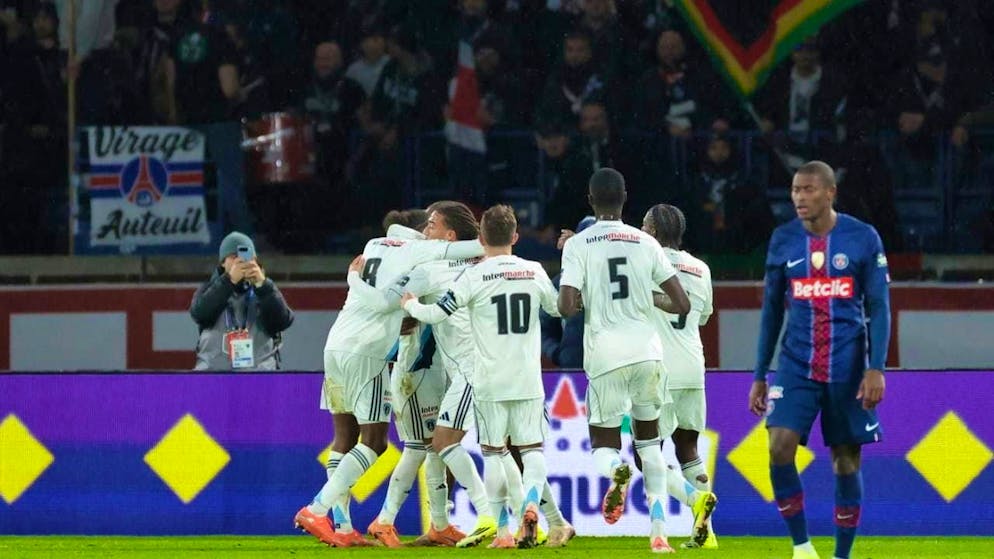 Paris FC celebrate after Jonathan Ikoné's goal