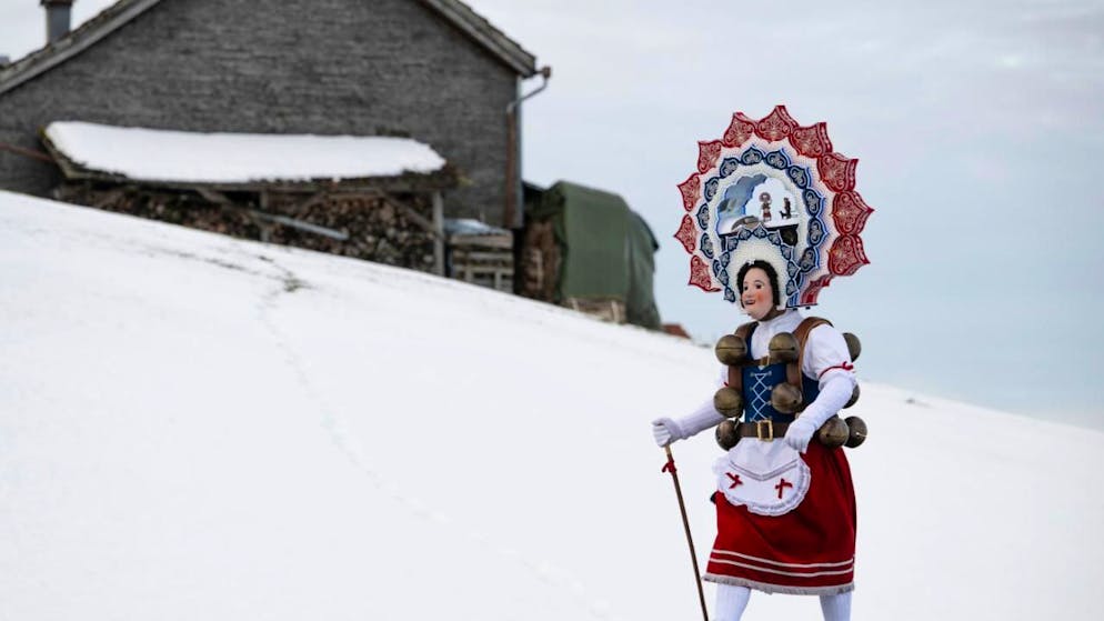Les «Chläuse» appenzellois ont fêté le passage à la nouvelle année - Gallery. Il existe trois sortes de "Chläuse": les beaux ("schöni"), les laids ("wüeschti") et les beaux-laids ("schön-wüeschti").