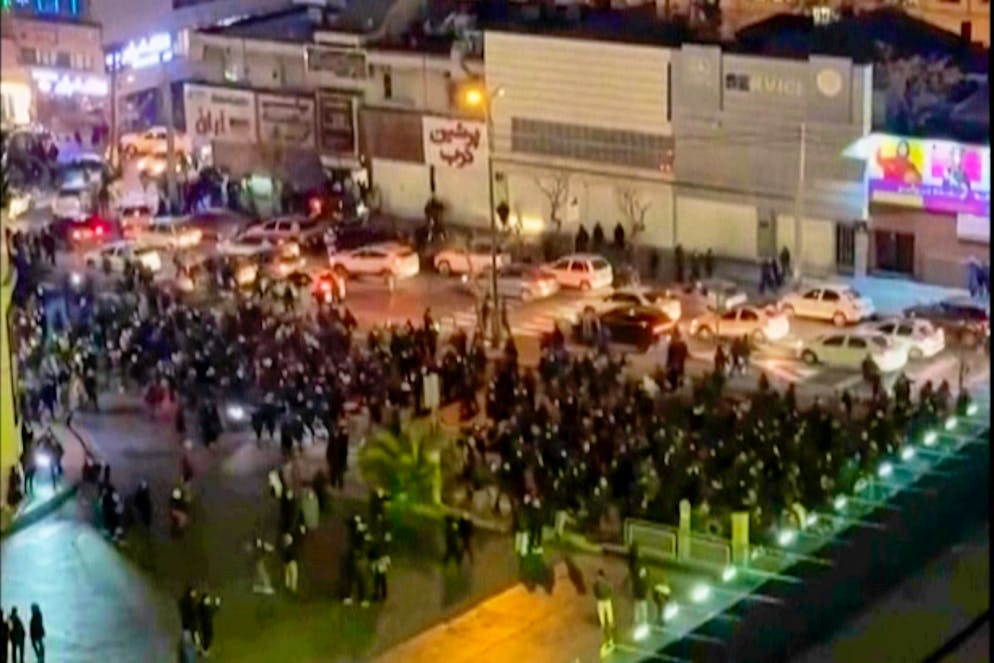 Giovedì nella capitale iraniana si erano già svolte massicce proteste contro la leadership dello Stato.