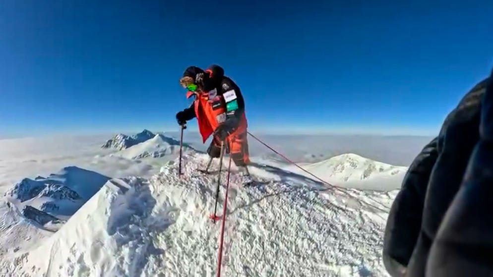 46-Jähriger schreibt Geschichte. Dieser Mann besteigt die höchsten Berge der Welt ohne Beine