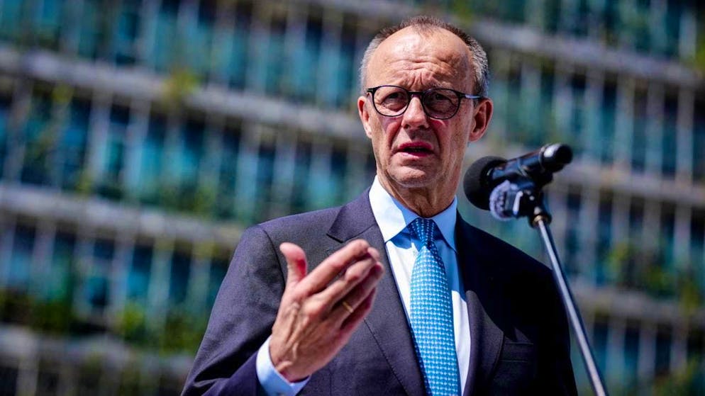 German Chancellor Friedrich Merz (CDU) makes a press statement on the fringes of his visit to the Bosch company. This is the last stop on his trip to India. It is the Chancellor's first major trip to Asia since taking office in May. Photo: Kay Nietfeld/dpa