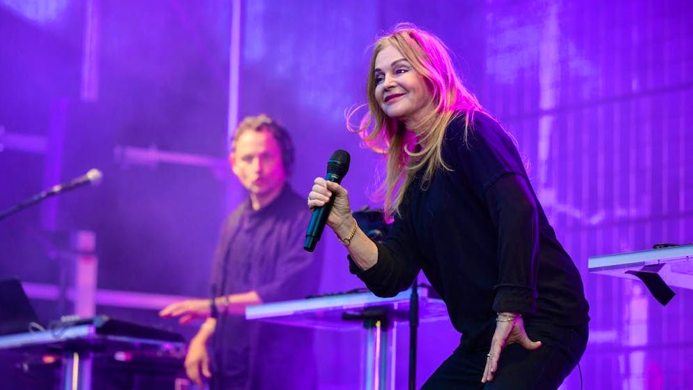 Inga Humpe, the singer of the band 2raumwohnung, still enjoys dancing at the Berlin techno club Berghain at the age of 70.