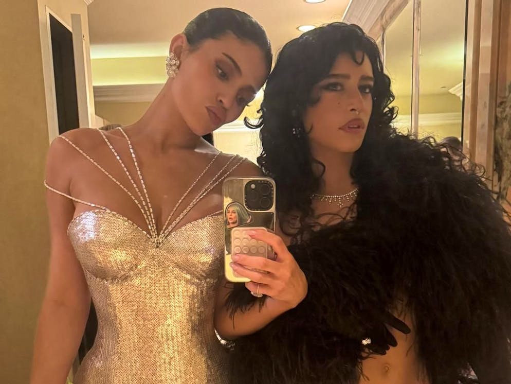 Kylie Jenner a posté des photos complices avec Odessa A'zion sur Instagram en coulisses des Golden Globes. L'actrice avait ignoré la compagne de Timothée Chalamet après avoir manifesté son soutien à l'acteur.