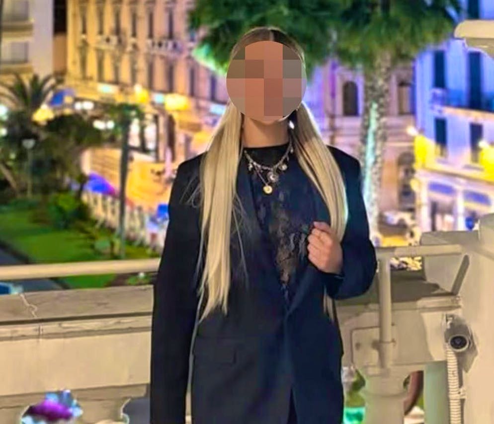 Cyane P. (24 anni) era la cameriera con il casco.