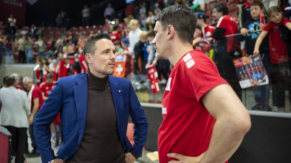 SHV-Präsident Pascal Jenny (links) im Gesptäch mit Andy Schmid.