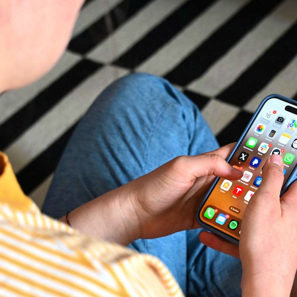 Interdiction aux moins de 15 ans?. Les réseaux sociaux nuisent à la santé mentale des ados, alerte la France