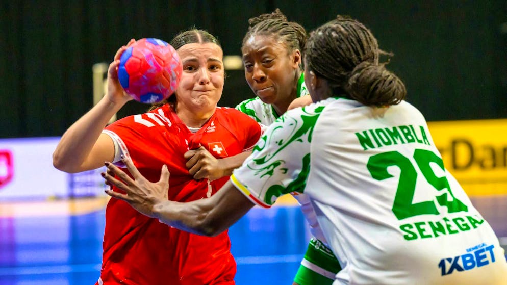 The women's national team is pursuing big goals in handball.