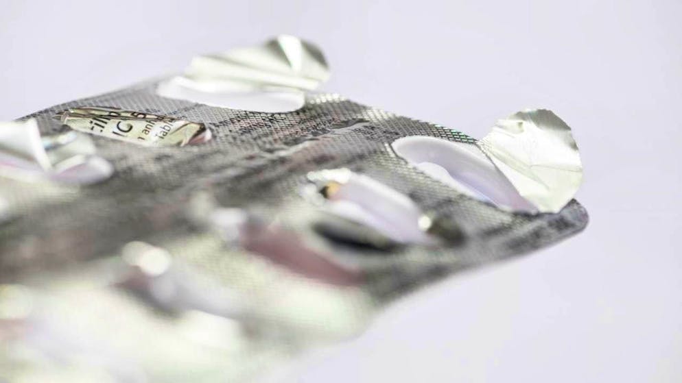 Antibiotic-resistant germs are one of the biggest health problems of our time. But even without resistance, bacteria can sometimes withstand antibiotics well. A new text gets to the bottom of them. (symbolic image)