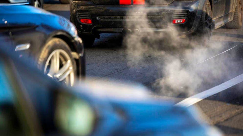 Dans le canton de Vaud, une motion UDC veut freiner les taux de majoration de la taxe automobile pour les véhicules polluants (photo d'illustration).