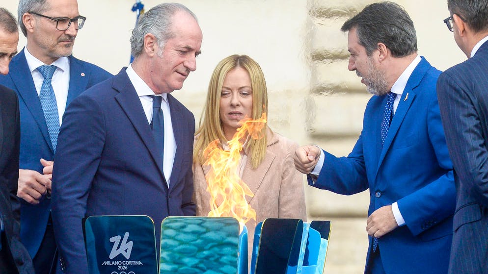 La Ligue, le parti du vice-premier ministre Matteo Salvini (à droite), a fustigé le choix des porteurs de la flamme olympique.