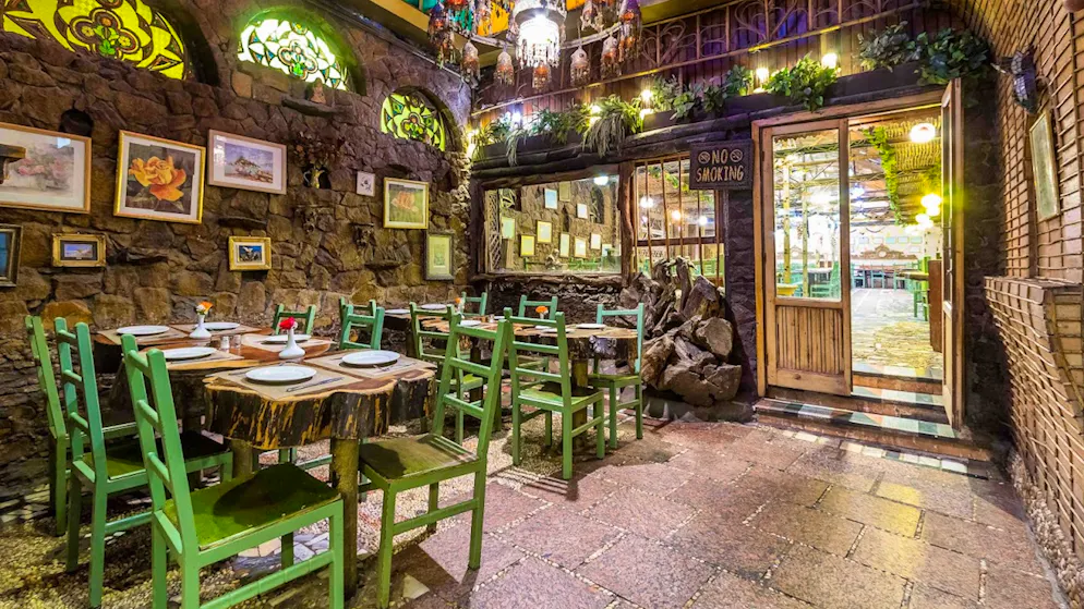 Das Traditionsrestaurant Felfela nahe dem Midan Talaat Harb: Seit 1959 serviert das Lokal ägyptische Klassiker in einer märchenhaft dekorierten Atmosphäre.